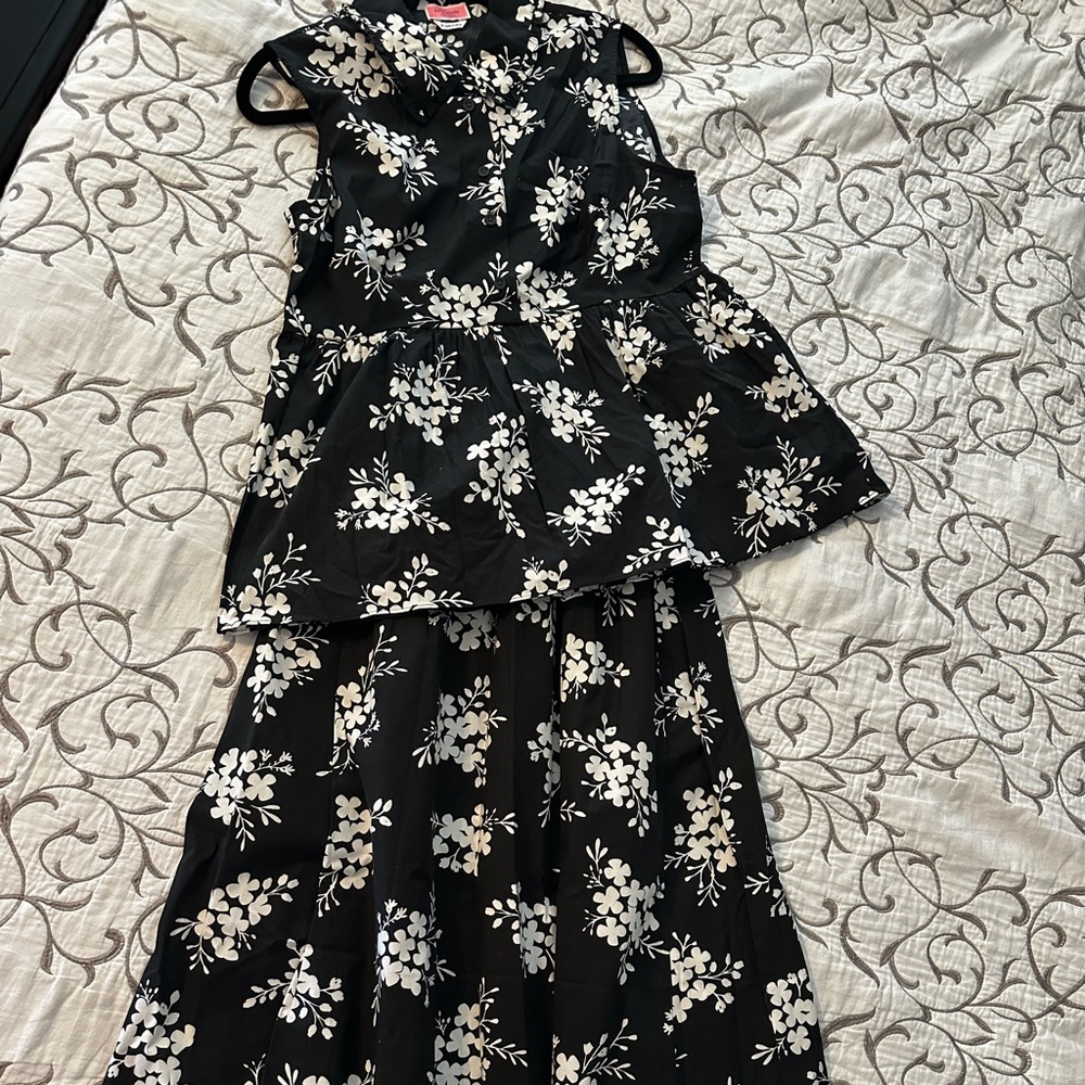 Kate spade 2piece set/sm and med. Med top, small skirt w/pockets
